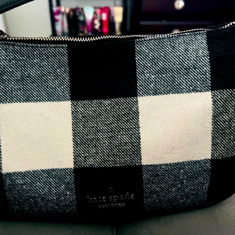 Will go fast at this price. Black and white with phone pockets in sides !
